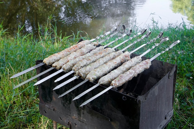 Gotowanie Lula Kebab Na Grillu Na Pikniku