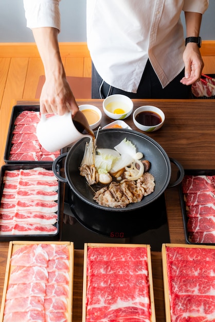 Gotowanie Sukiyaki