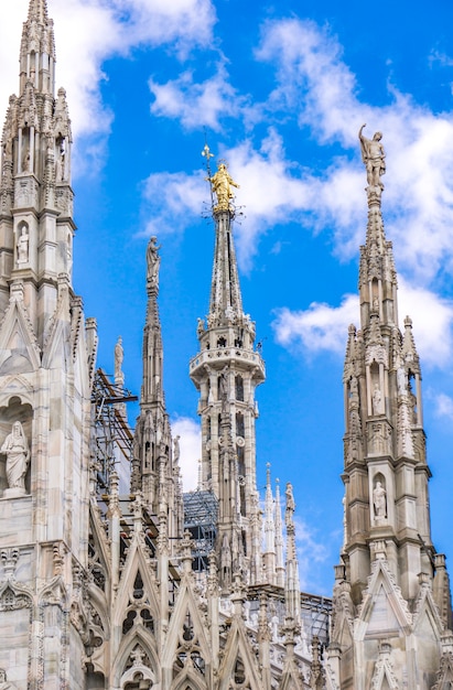 Gotyckie Tarasy Na Dachu Katedry W Mediolanie We Włoszech