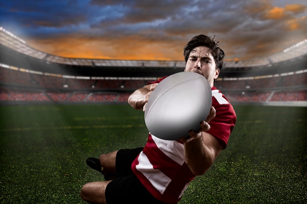 Zdjęcie gracz rugby w czerwonym mundurze.