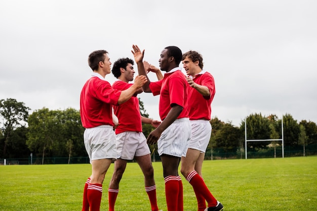 Gracze Rugby świętują Zwycięstwo