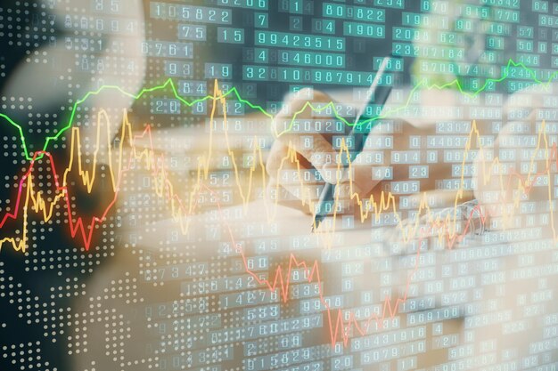 Graf finansowy forex wyświetlany na rękach biorąc notatki tło Koncepcja badań Wielokrotna ekspozycja
