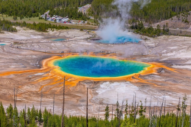 Grand Prismatic Spring w Parku Narodowym Yellowstone w USA