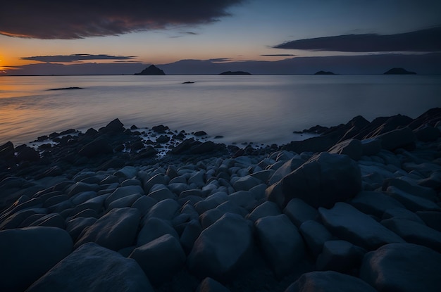 Gray Rocks Seashore podczas zachodu słońca