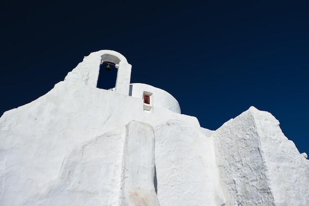 Grecka cerkiew Panagia paraportiani w miejscowości Chora na wyspie Mykonos