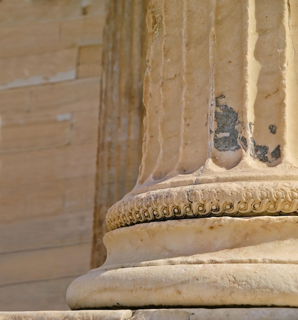 Grecka historia starożytny filar lub zbliżenie łuku kluczowego kamienia szczegóły architektoniczne dla atrakcji turystycznej Tło zewnętrzne lub kamienne kolumny budynku świątyni dla kultury w Akropolie Grecja