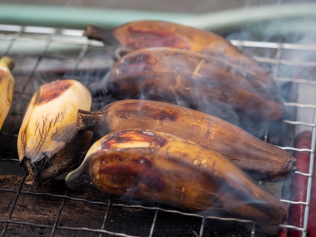 Grill bananowy Hakmuk na piecu na węgiel drzewny