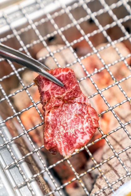 Zdjęcie grillowana japońska wołowina wagyu premium yakiniku