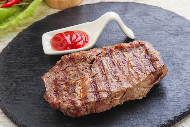 Grillowane mięso wołowe ribeye stek