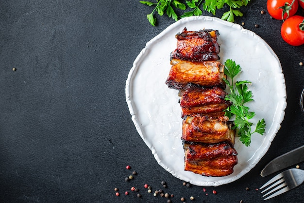 grillowane żeberka wieprzowina BBQ w przyprawach i sosie pomidorowym Kawałek mięsa Drugie danie przekąska gotowa do spożycia