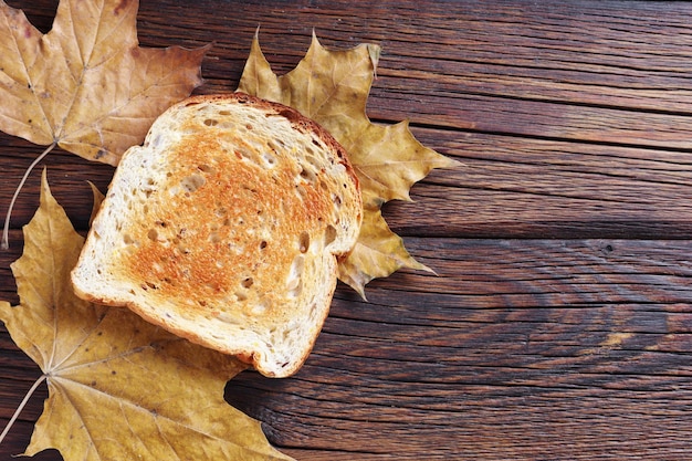 Zdjęcie grillowany chleb tostowany