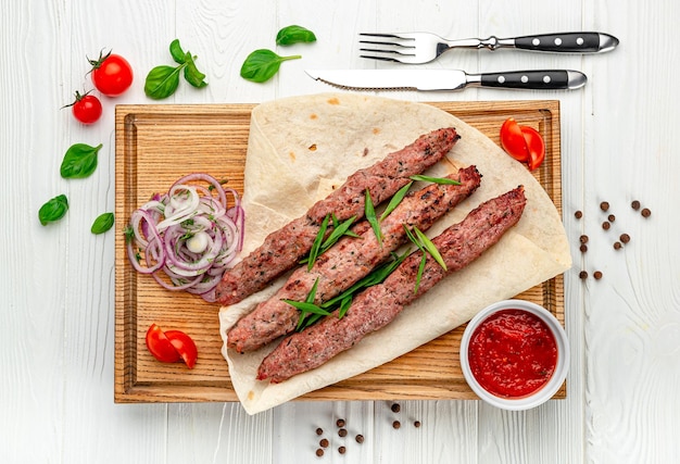 Grillowany kebab Lula z przyprawami