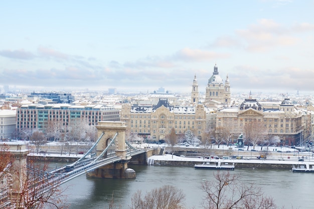 Gród Budapesztu w zimowy dzień, Węgry