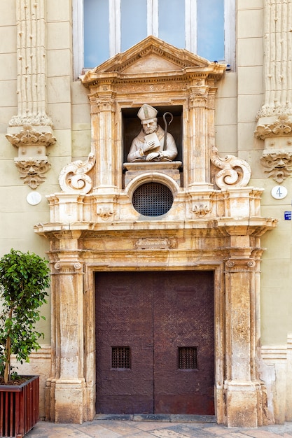 Gród historycznych miejsc Walencji - miasto w Hiszpanii.