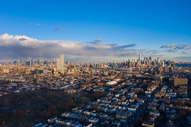 Gród Manhattan, Nowy Jork W Słoneczny Dzień. Widok Z Lotu Ptaka. Stany Zjednoczone Ameryki. Widok Z Jersey City.