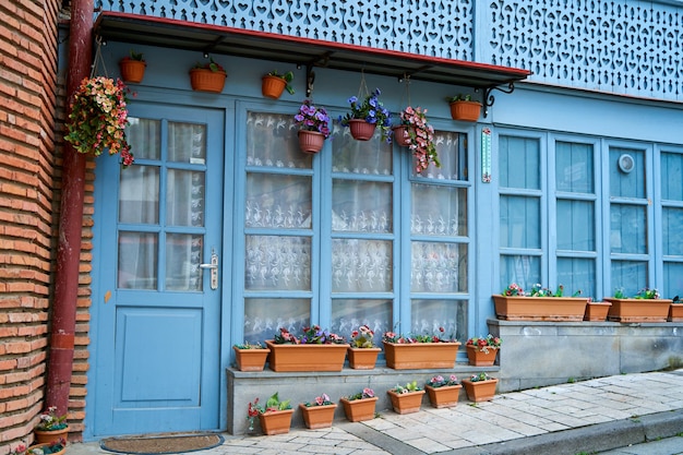 Gród starego miasta Tbilisi. Balkon starego budynku. Dusza i atmosfera Gruzji.