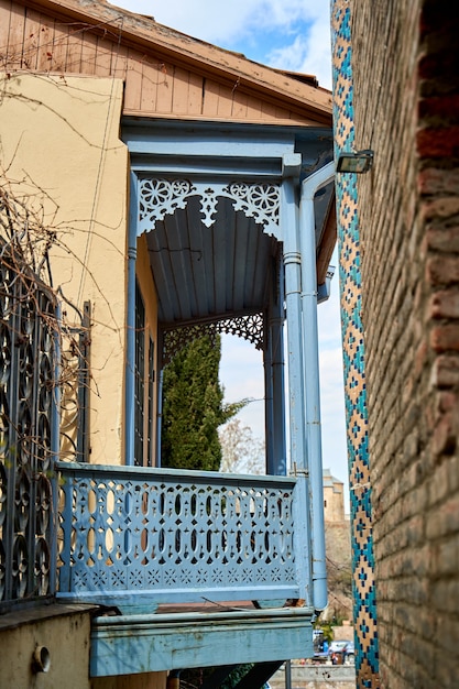 Gród Starego Miasta Tbilisi. Balkon Starego Budynku. Dusza I Atmosfera Gruzji.