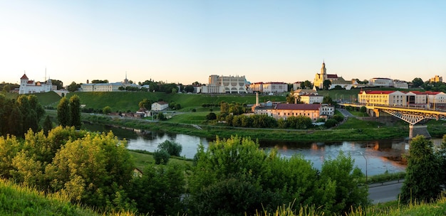 Grodno Białoruś 1 Lipca 2022 Panoramiczny Widok Na Historyczne Centrum Grodna O Zachodzie Słońca Piękne Miasto I Nabrzeże Wzdłuż Rzeki