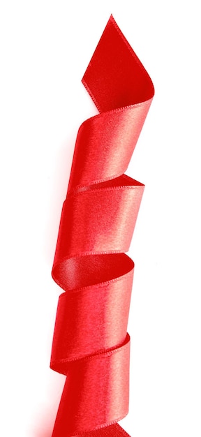 Zdjęcie gruba czerwona zakrzywiona satynowa wstążka na białym tle
