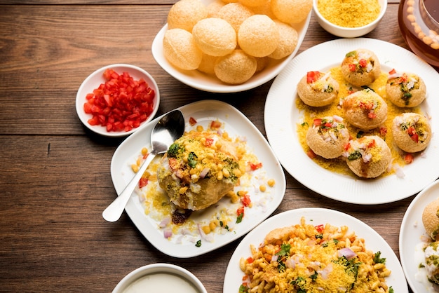 Grupa Bombaju Chat Food obejmuje golgappa lub panipuri, bhel-puri, sev-poori, dahipuri, ragda pattice, raj kachori itp. selektywne skupienie