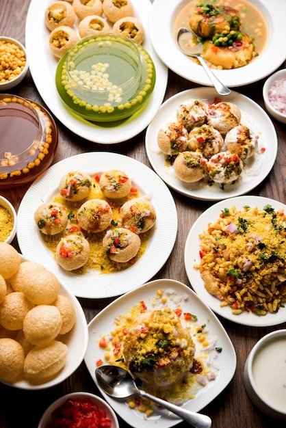 Grupa Bombaju Chat Food obejmuje golgappa lub panipuri, bhel-puri, sev-poori, dahipuri, ragda pattice, raj kachori itp. selektywne skupienie