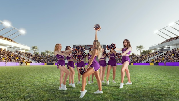 Zdjęcie grupa cheerleaderek w akcji na stadionie