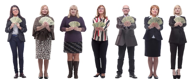 Grupa ludzi sukcesu z pieniędzmi w dłoniach, patrząc w kamerę