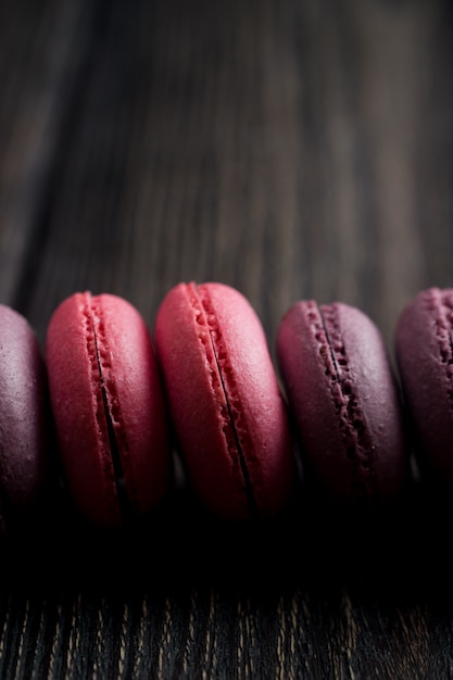 Grupa Macarons Robić Truskawki, śmietanka, Czekolada I Jagody. Rustykalne Zdjęcie.