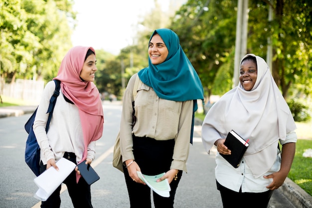 Grupa muzułmańskich kobiet o świetnym czasie