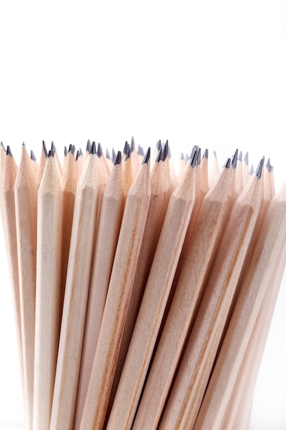 Grupa naostrzonych i nieostrych ołówków