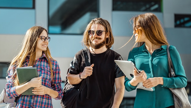 Grupa przyjaciół studentów