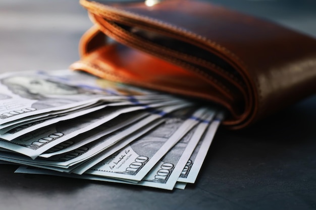 Grupa stos pieniędzy 100 dolarów banknotów dużo tekstury tła. Pieniądze gotówkowe w dużym stosie jako tło finansowe.