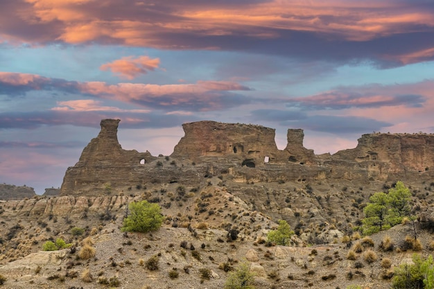 Grzbiety i klify Badland de los coloraos w geoparku granada