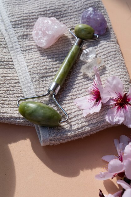 Gua sha, naturalny jadeitowy wałek do masażu twarzy z kamienia naturalnego i domowy zestaw spa