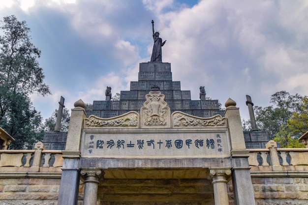 Guangzhou Huanghuagang 72 Męczenników Cmentarz Statua Wolności Czuwa Nad Grobem