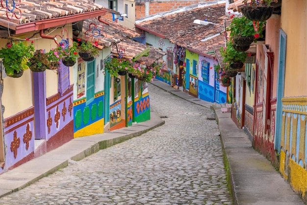 Guatape Kolumbia Typowo kolorowe budynki w Guatape Kolumbia