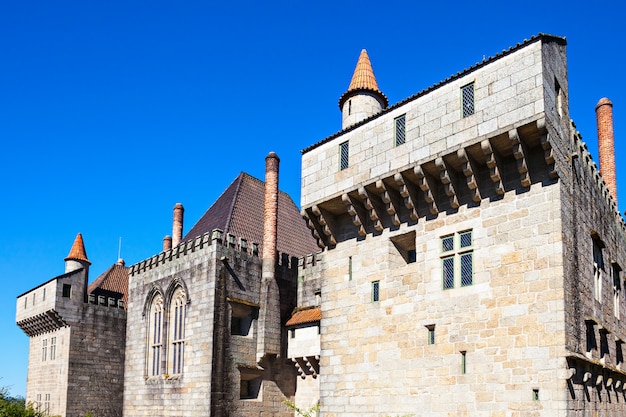 Guimaraes, Portugalia - 11 lipca: Pałac książąt Braganza, średniowieczny pałac i muzeum na 11 lipca 2014 r. w Guimaraes, Portugalia