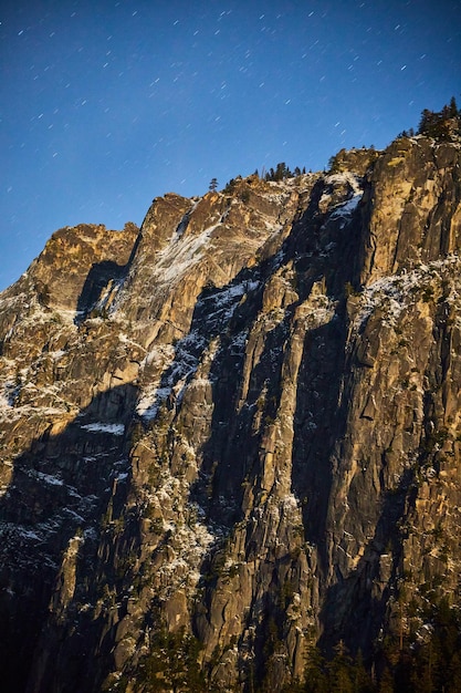 Gwiazdy Nad Górami Yosemite W Szczegółach Nocą