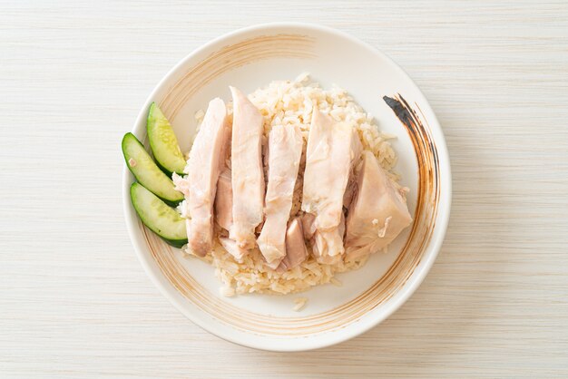 Hajnański ryż z kurczakiem lub ryż na parze z rosołem - po azjatyckim stylu