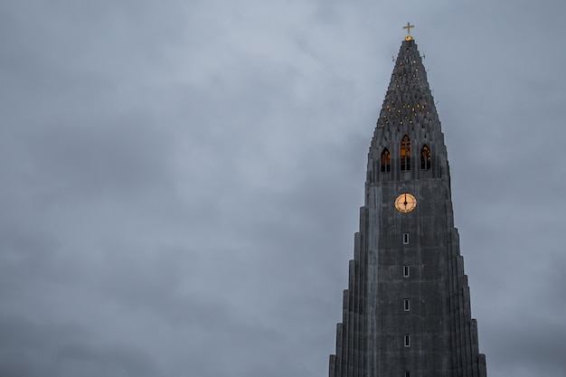 Hallgrimskirkja, Reykjavik Katedra W Chmurnym Dniu, Iceland.