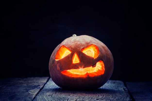 Halloweenowa Dynia Jackolantern Na Ciemnym Tle Drewna Selektywna Ostrość