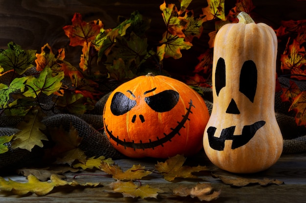 Halloweenowa Tradycyjna Jack-o-lampion I Spadków Liście