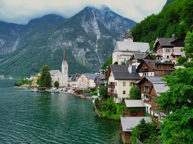 Hallstatt To Wieś W Górzystym Okręgu Salzkammergut Austria Nad Jeziorem Hallstatt