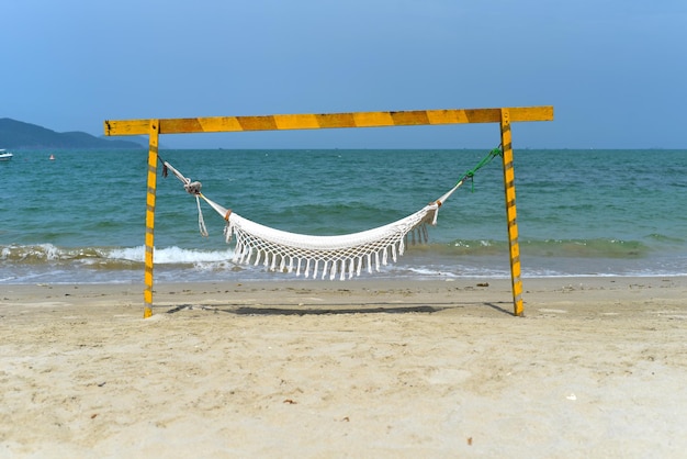 Zdjęcie hamak na piaszczystej plaży w wietnamie