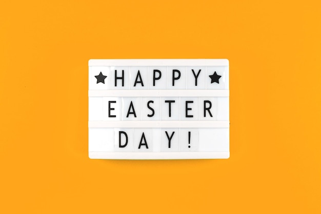 Happy Easter Day wiadomość tekstowa na zdjęciu koncepcji kartki z życzeniami lightbox