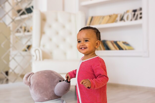 Happy Mixed Race Toddler Baby Boy w pomieszczeniu