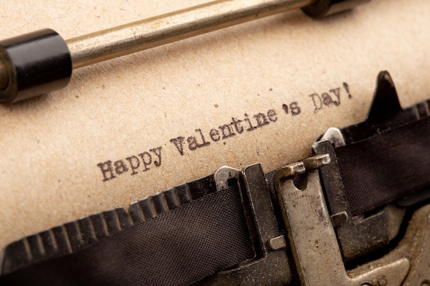 Happy Valentines day fraza na maszynie do pisania Walentynki pozdrowienia koncepcja Walentynki kartkę z życzeniami