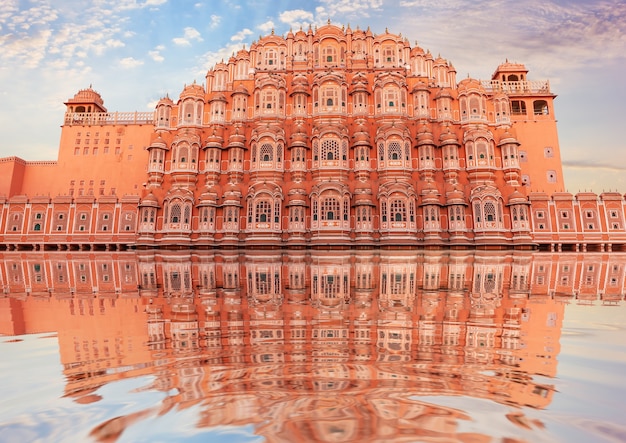 Hawa Mahal i jego odbicie, Jaipur, Indie.