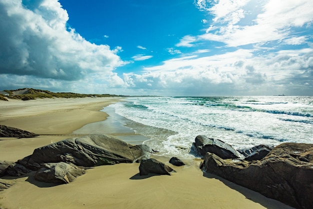 Hellesto Beach w słoneczny dzień Stavanger Norwegia