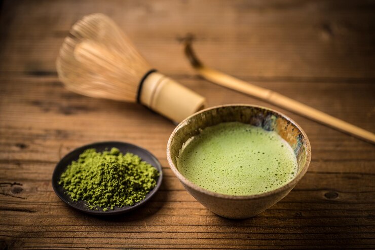 Zdjęcie herbata matcha w miseczce